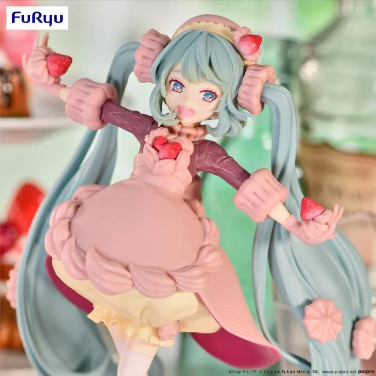 FURYU SWEETSWEETS SERIES FIGURE HATSUNE MIKU (STRAWBERRY CHOCOLATE SHORT VER.)