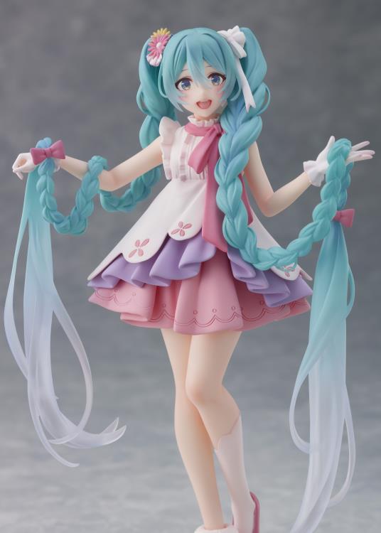 TAITO WONDERLAND FIGURE HATSUNE MIKU (RAPUNZEL) - VOCALOID